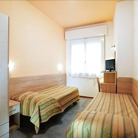 Отель Globus Чезенатико