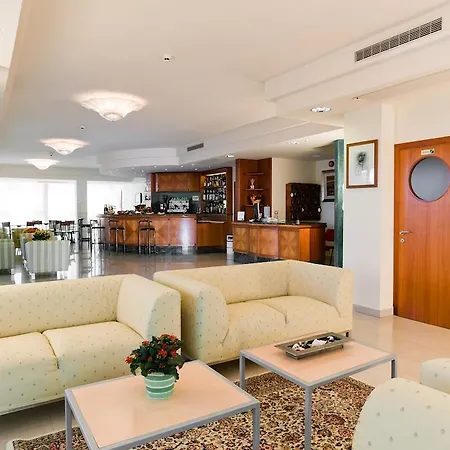 Globus Hotel 3*